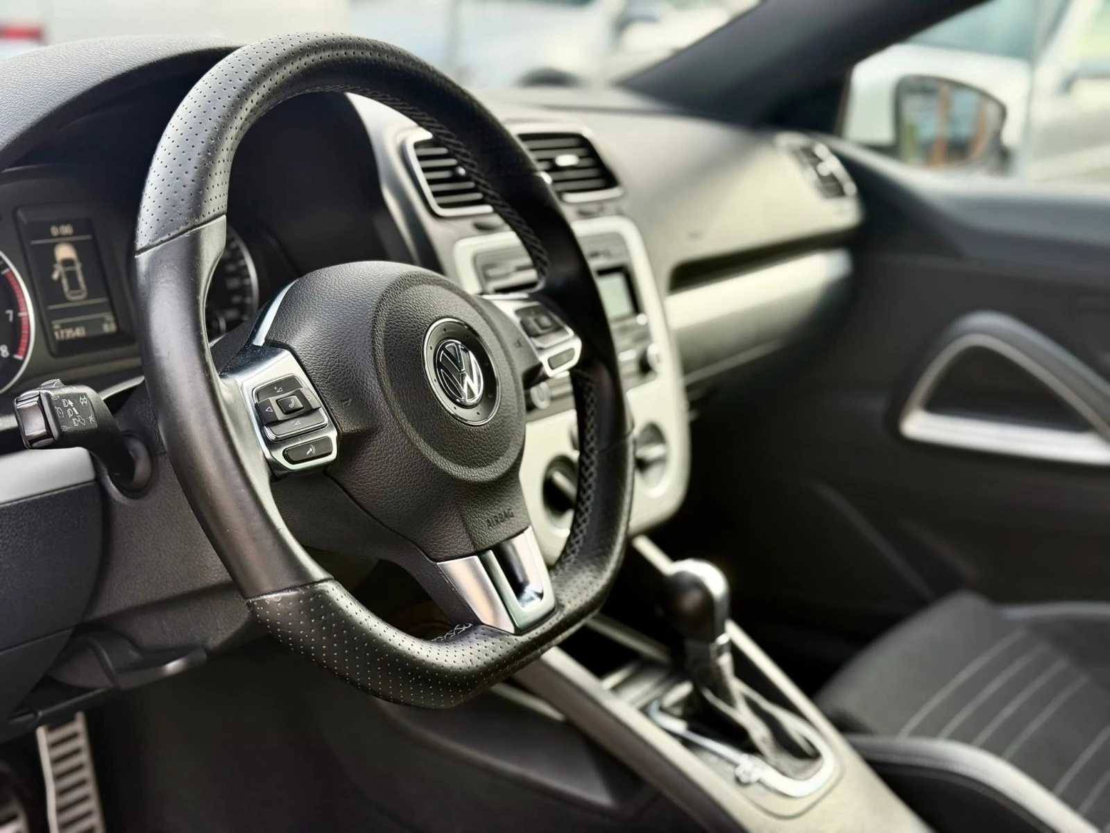 VW Scirocco 1.4 АВТОМАТИК, снимка 10 - Автомобили и джипове - 55347436