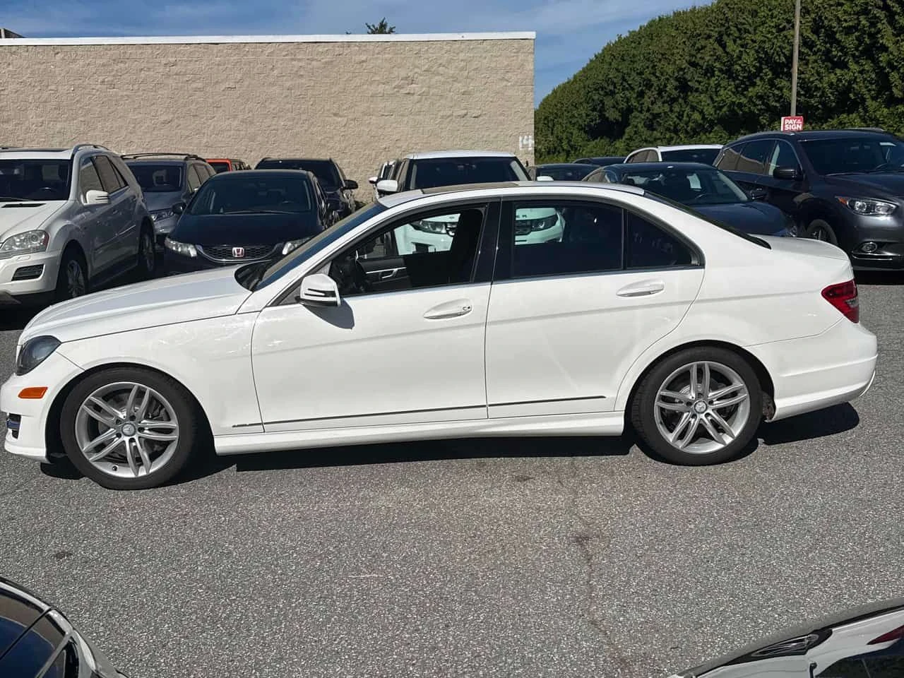 Mercedes-Benz C 300 * CARFAX * БЕЗ ПЪРВОНАЧАЛНА ВНОСКА, снимка 3 - Автомобили и джипове - 55484255