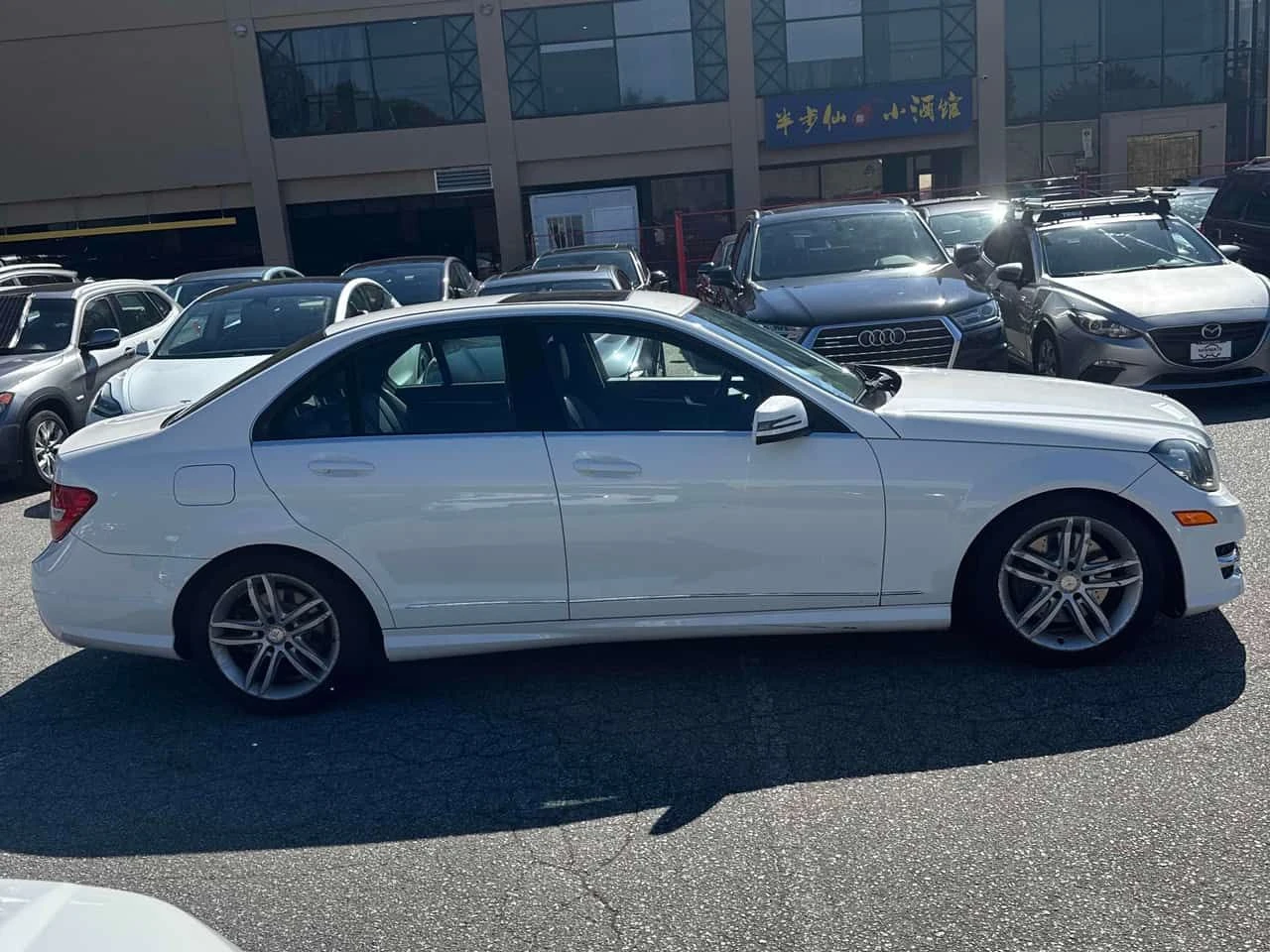 Mercedes-Benz C 300 * CARFAX * БЕЗ ПЪРВОНАЧАЛНА ВНОСКА, снимка 4 - Автомобили и джипове - 55484255