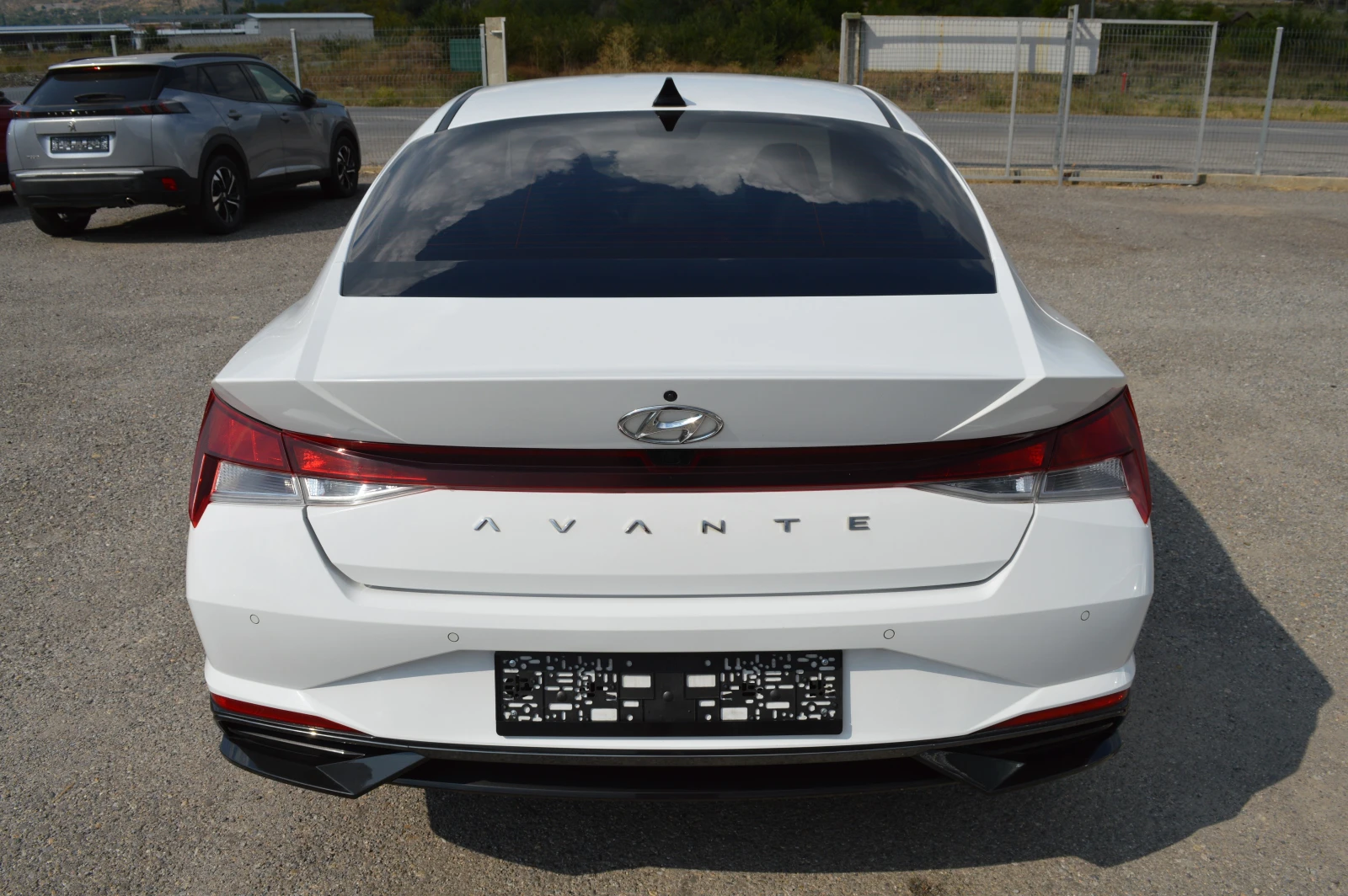 Hyundai Elantra 1.6-AVTOMAT-FULL EKSTRI-KOJA-DISTRONIC, снимка 6 - Автомобили и джипове - 55576781