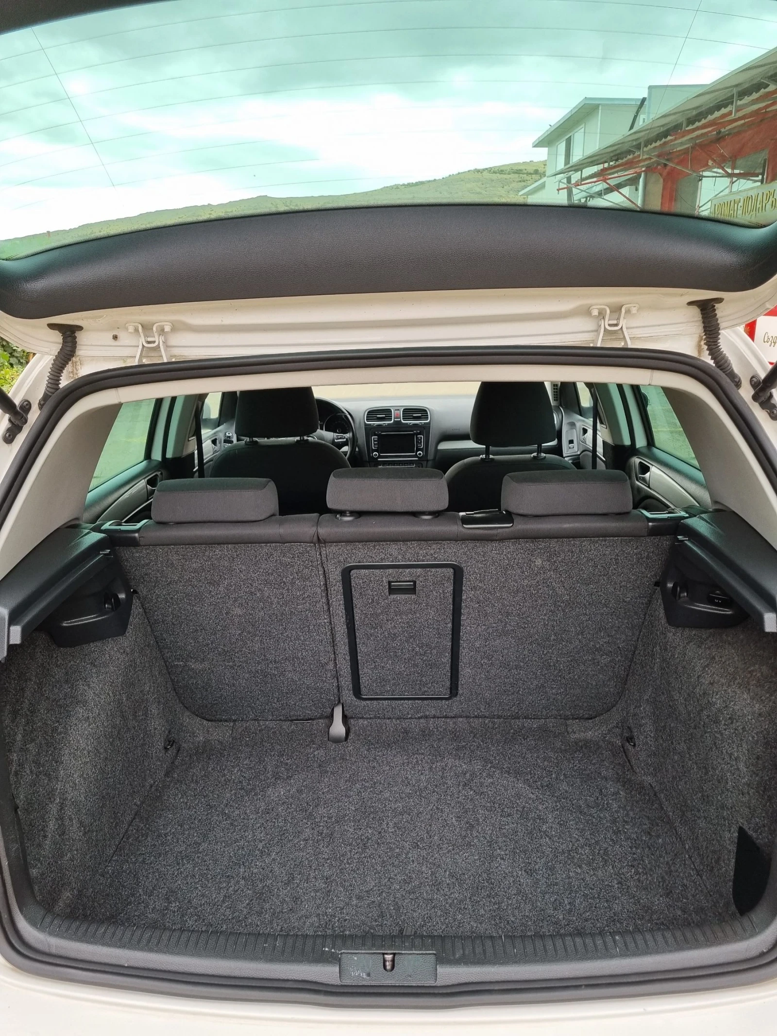 VW Golf 1.6tdi 105 коня, снимка 16 - Автомобили и джипове - 55654318