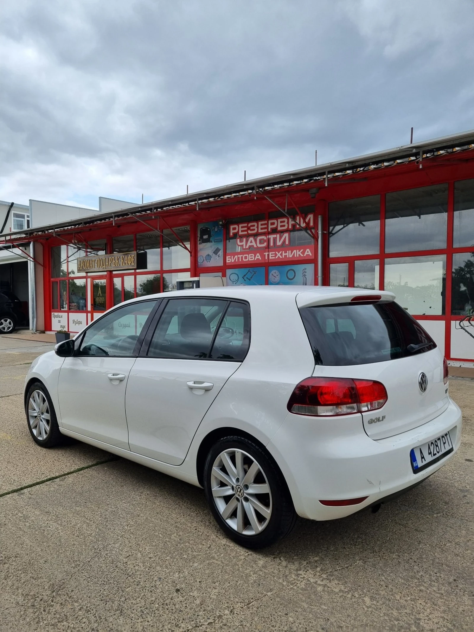 VW Golf 1.6tdi 105 коня, снимка 5 - Автомобили и джипове - 55654318