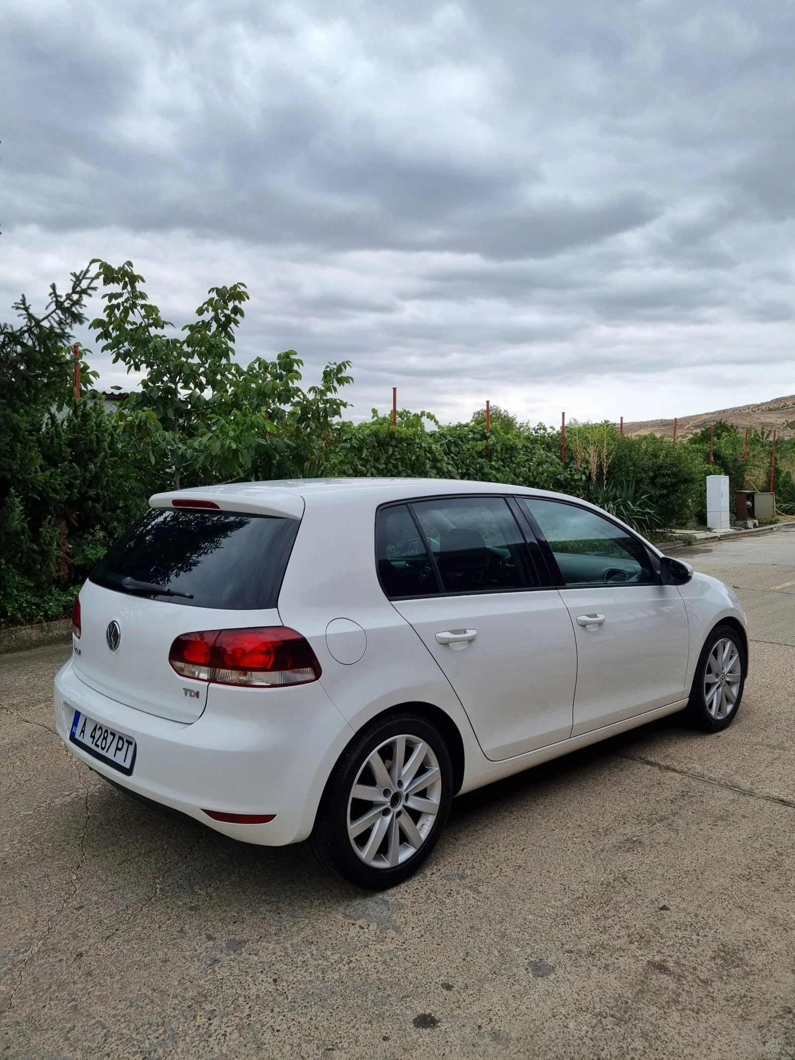 VW Golf 1.6tdi 105 коня, снимка 6 - Автомобили и джипове - 55654318