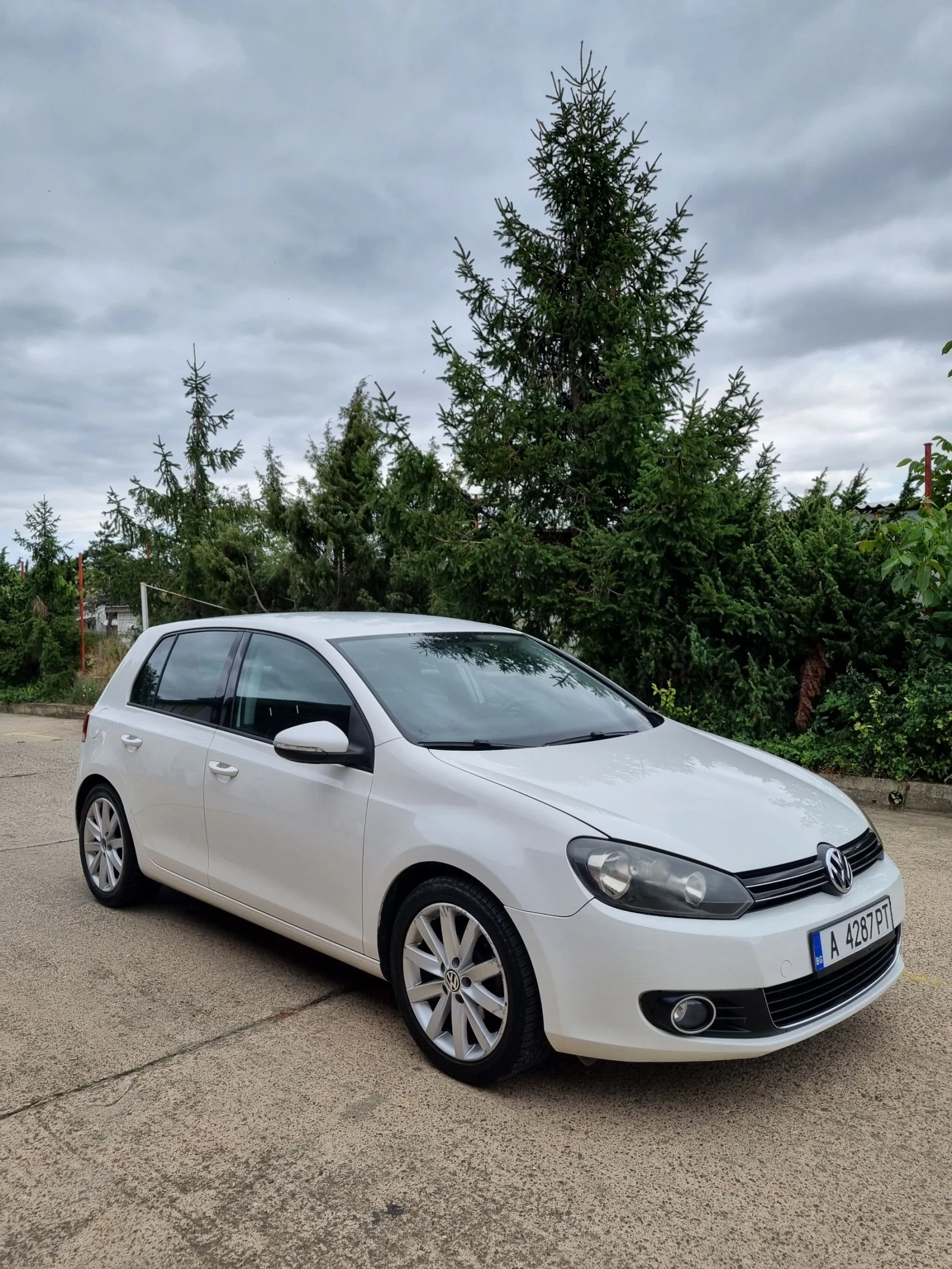VW Golf 1.6tdi 105 коня, снимка 2 - Автомобили и джипове - 55654318