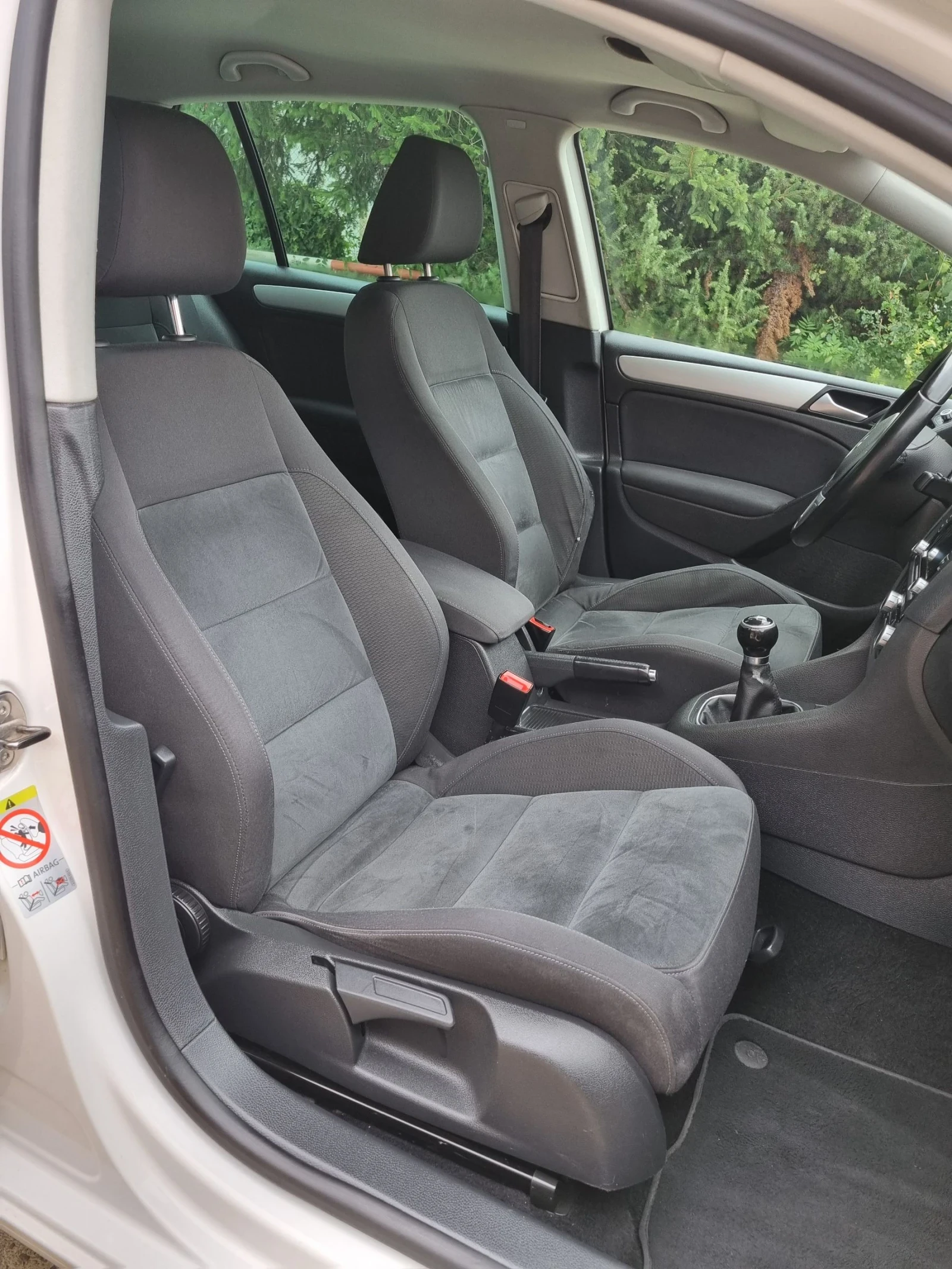 VW Golf 1.6tdi 105 коня, снимка 10 - Автомобили и джипове - 55654318