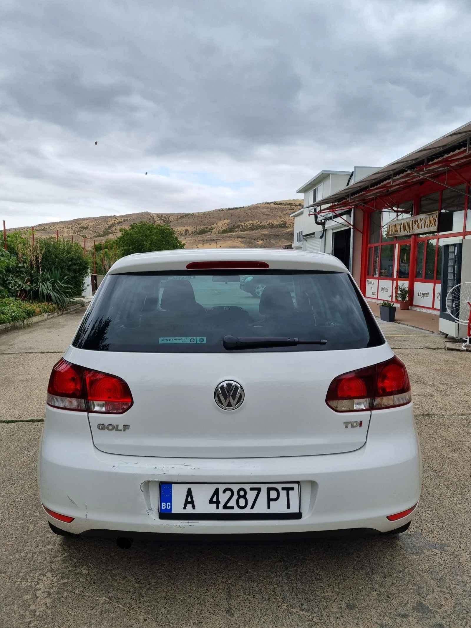 VW Golf 1.6tdi 105 коня, снимка 8 - Автомобили и джипове - 55654318