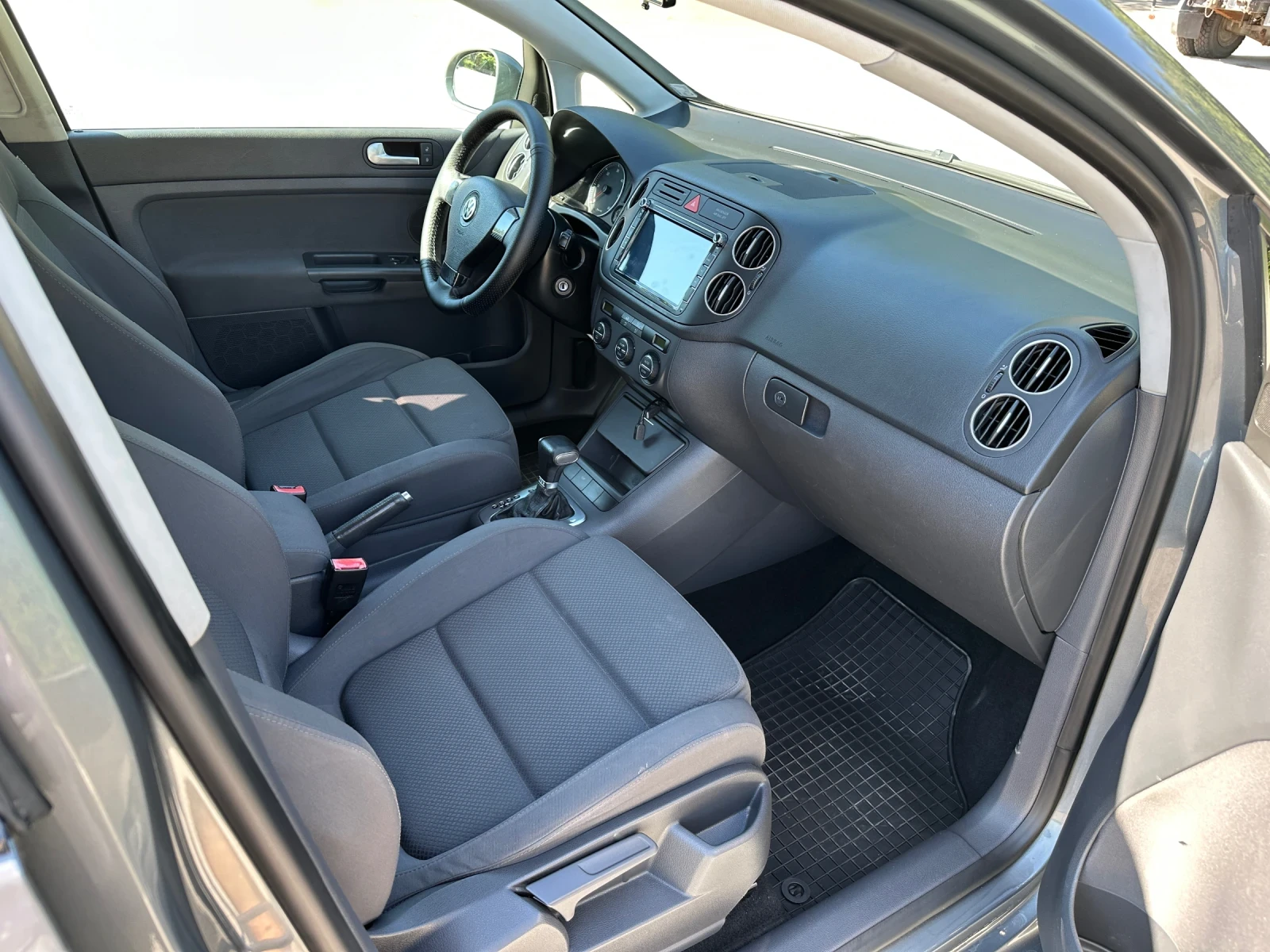 VW Golf Plus 5, снимка 12 - Автомобили и джипове - 55736558