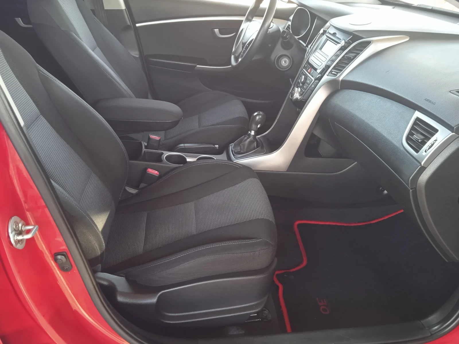 Hyundai I30 1.4i, снимка 8 - Автомобили и джипове - 56079317