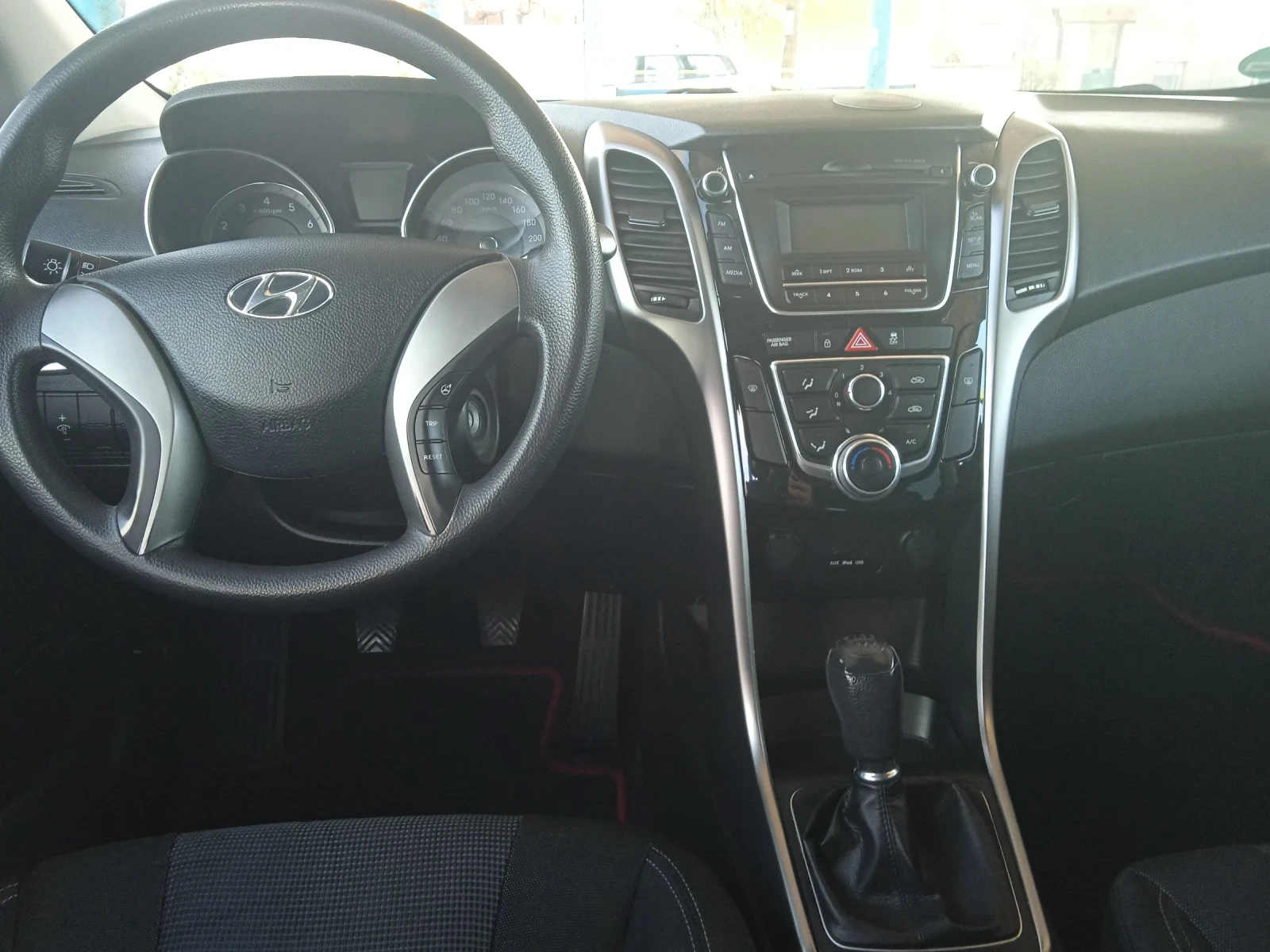 Hyundai I30 1.4i, снимка 9 - Автомобили и джипове - 56079317