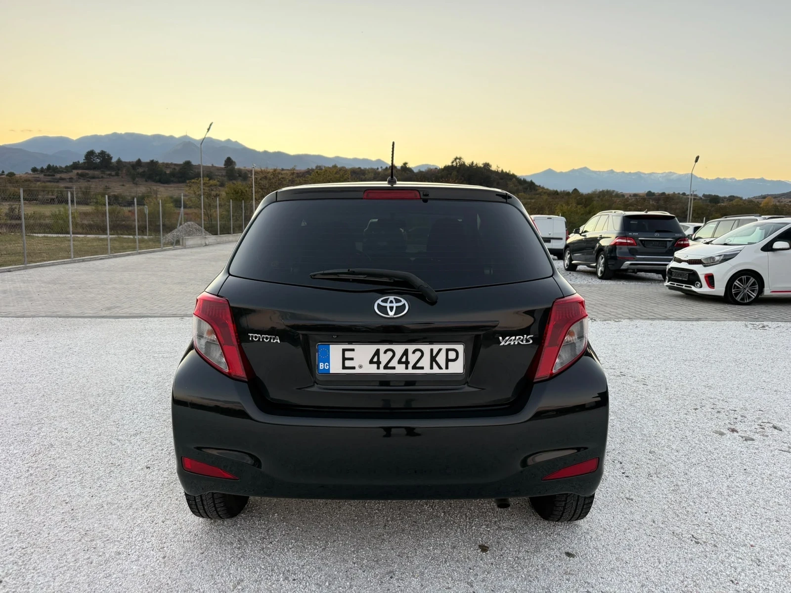 Toyota Yaris, снимка 8 - Автомобили и джипове - 56574017