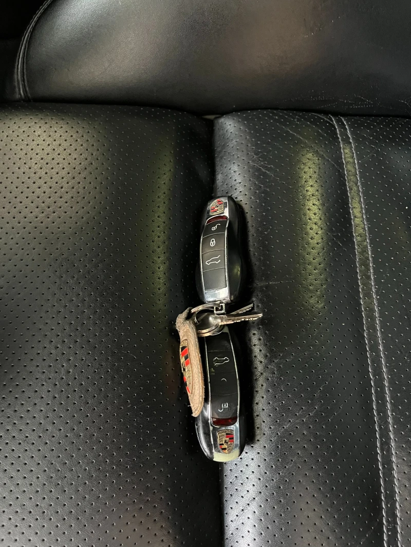 Porsche Cayenne 4.8 V8 TURBO PANORAMA/2xTV/XENON/NAVI/''21, снимка 16 - Автомобили и джипове - 52999709