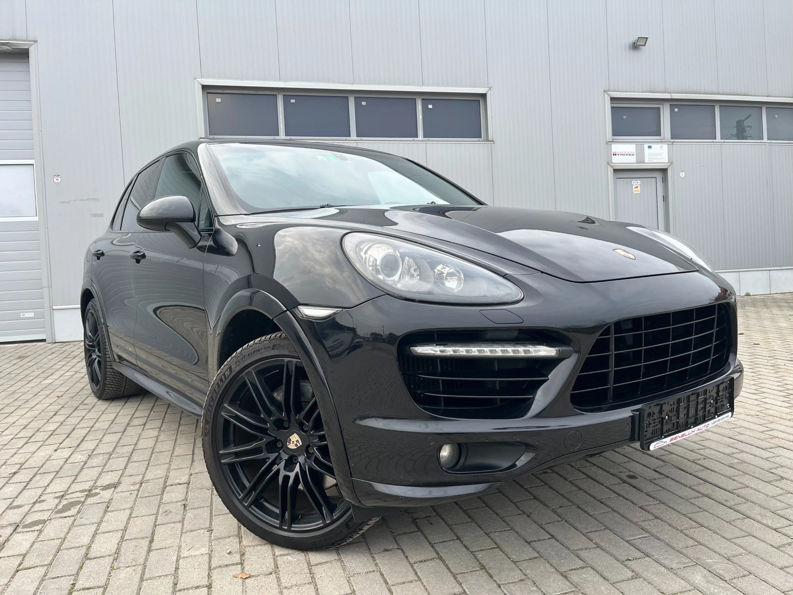 Porsche Cayenne 4.8 V8 TURBO PANORAMA/2xTV/XENON/NAVI/''21 - изображение 2