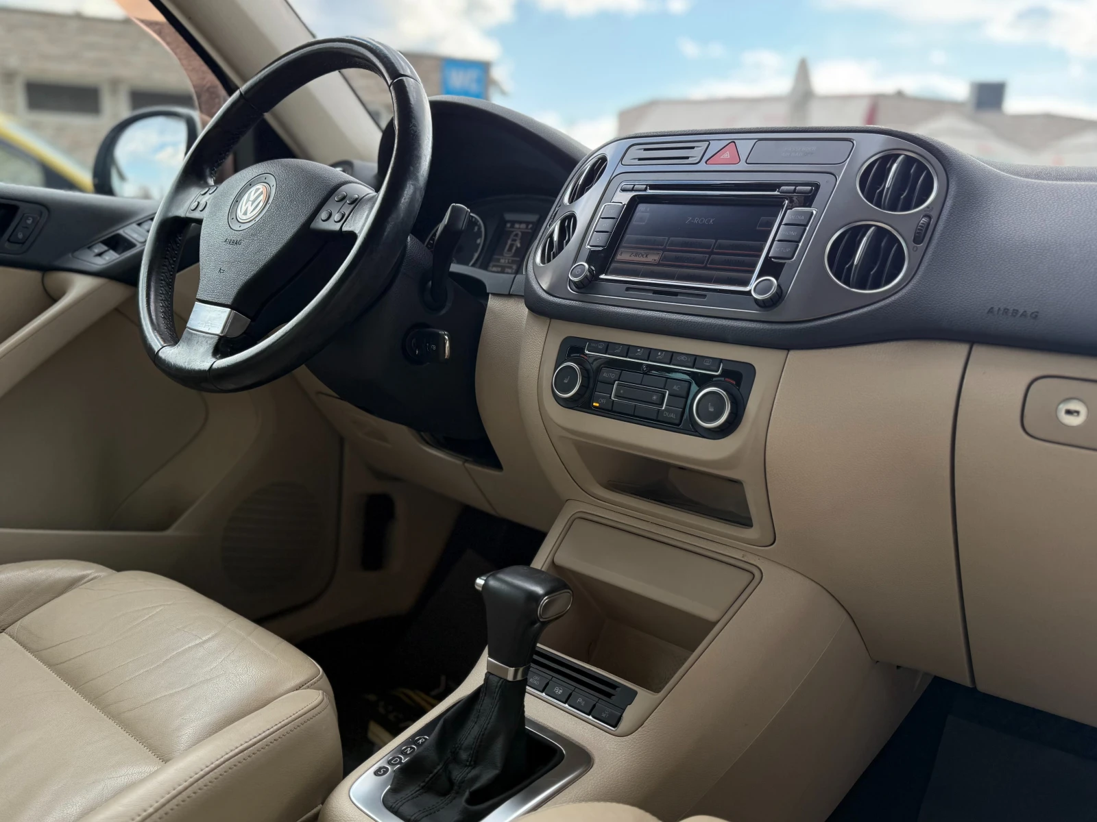 VW Tiguan 6 МЕСЕЦА ГАРАНЦИЯ/2.0i 170к.с. 4х4 от България, снимка 10 - Автомобили и джипове - 53999787