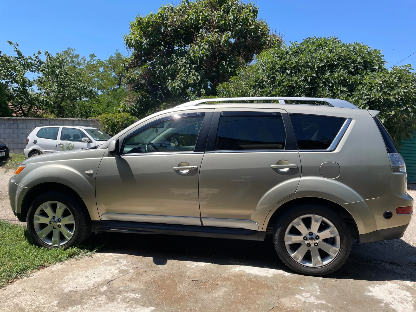 Mitsubishi Outlander 2, 4i awd, снимка 3 - Автомобили и джипове - 55501605