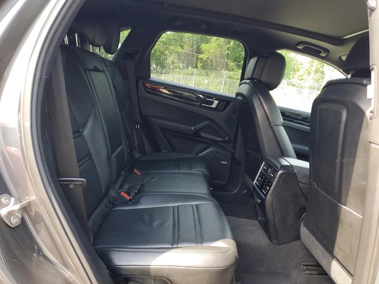 Porsche Cayenne 3.0l, снимка 11 - Автомобили и джипове - 55566257