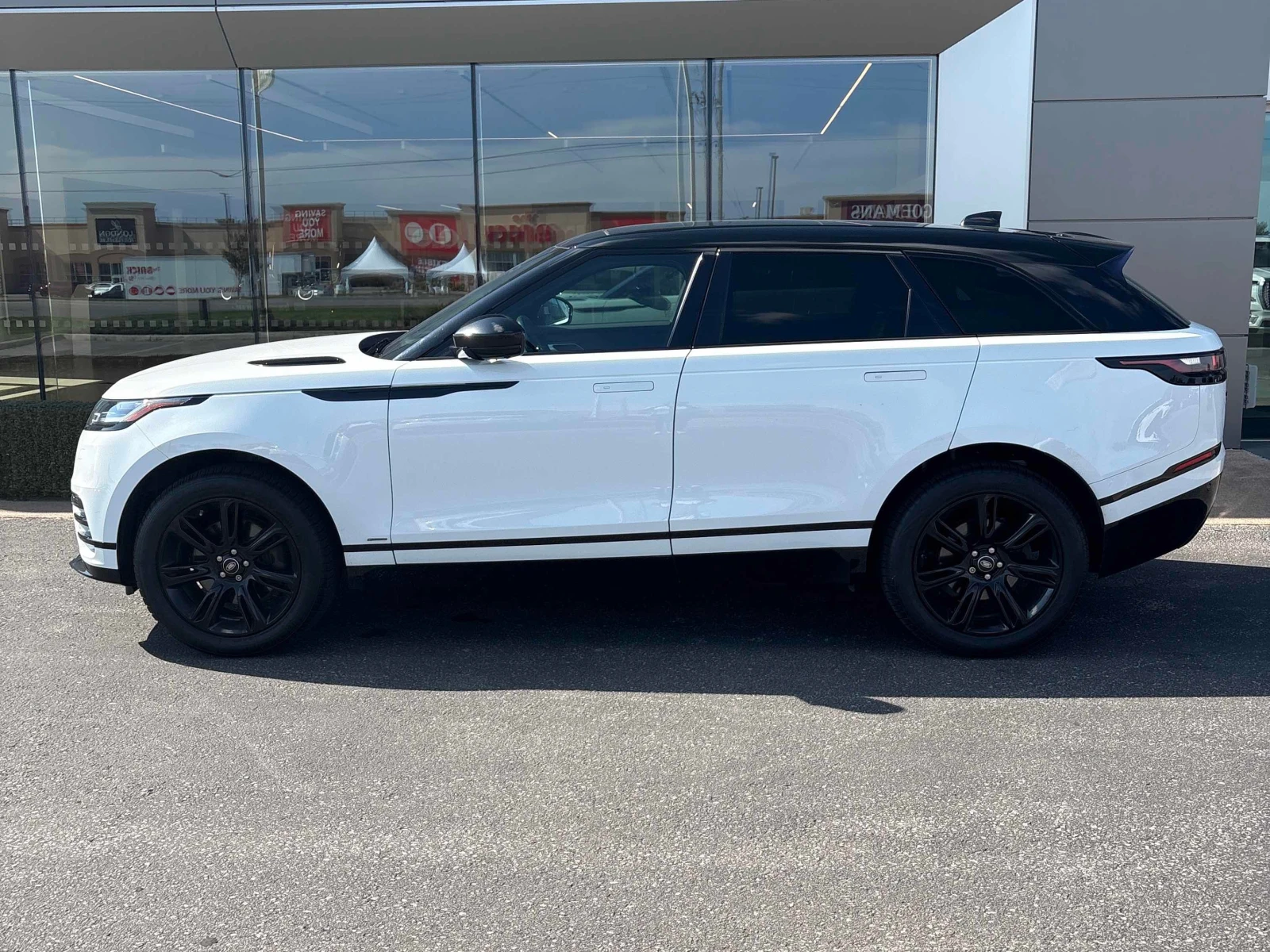Land Rover Range Rover Velar * R Dynamic S * CARFAX * ОПЦИЯ ЗА ФИНАНСИРАНЕ, снимка 2 - Автомобили и джипове - 55827691