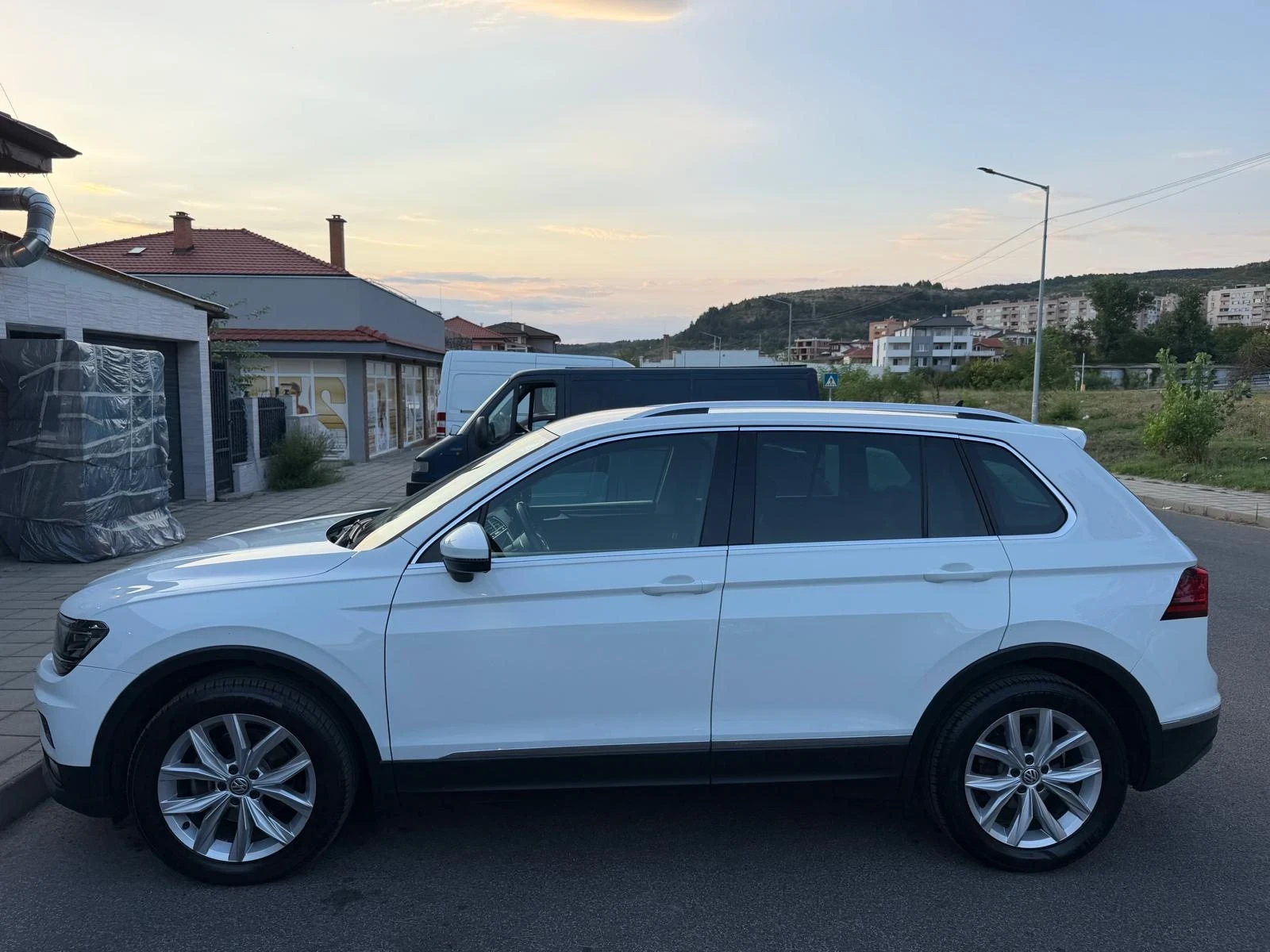 VW Tiguan, снимка 2 - Автомобили и джипове - 56646728