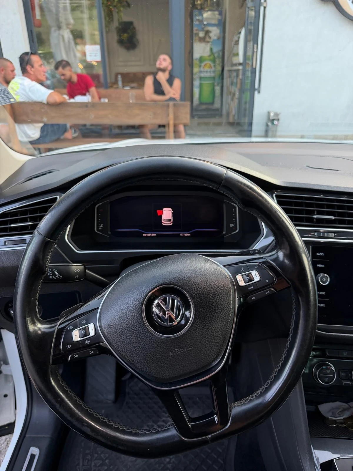 VW Tiguan, снимка 4 - Автомобили и джипове - 56646728
