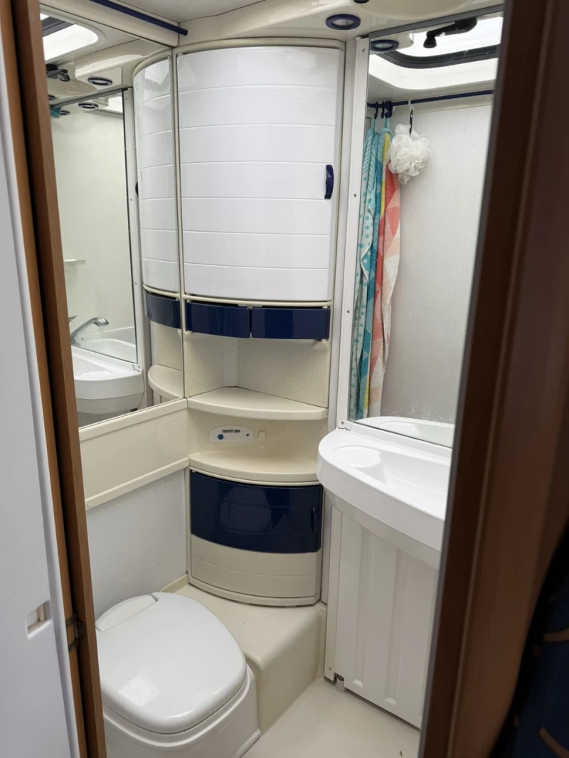 Кемпер HYMER / ERIBA B524, снимка 4 - Каравани и кемпери - 52318337