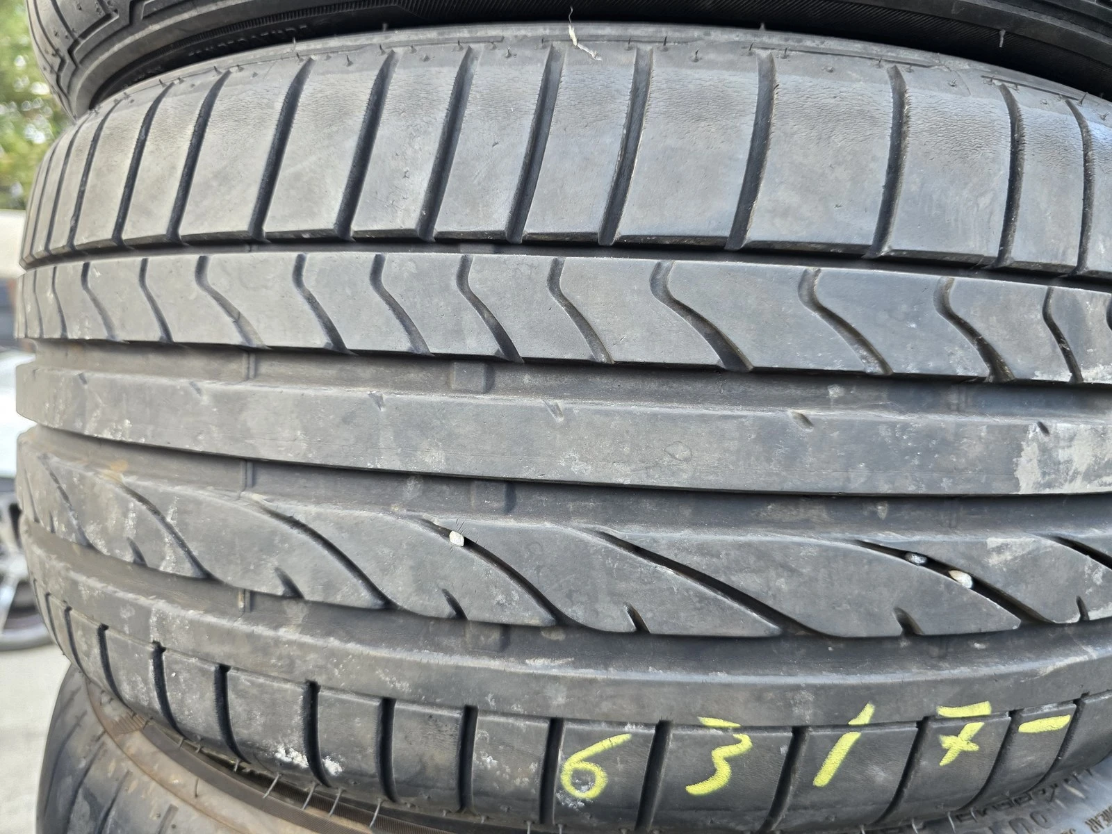 Гуми Летни 215/40R17, снимка 2 - Гуми и джанти - 56664489