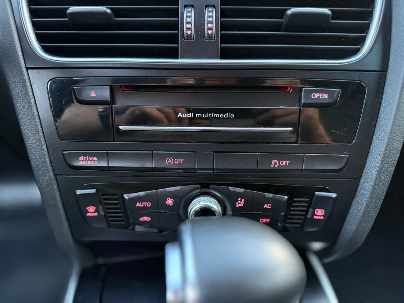 Audi A4 2.0TDI* FACE* LED* NAVI* AUTOMAT* ITALIA* , снимка 13 - Автомобили и джипове - 51636250