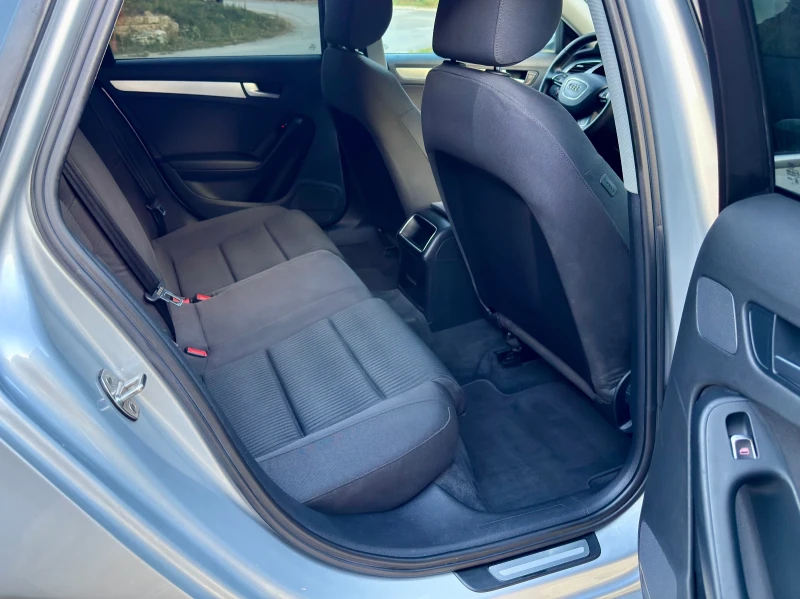 Audi A4 2.0TDI* FACELIFT* LED* NAVI* ITALIA* , снимка 10 - Автомобили и джипове - 52949248