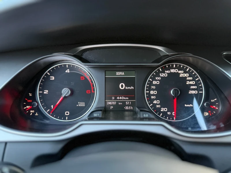 Audi A4 2.0TDI* FACE* LED* NAVI* AUTOMAT* ITALIA* , снимка 14 - Автомобили и джипове - 51636250