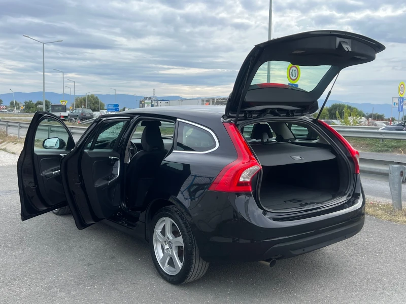 Volvo V60 ЛИЗИНГ-АВТОМАТ-КОЖА-КЛИМА-ТОП, снимка 14 - Автомобили и джипове - 51869672
