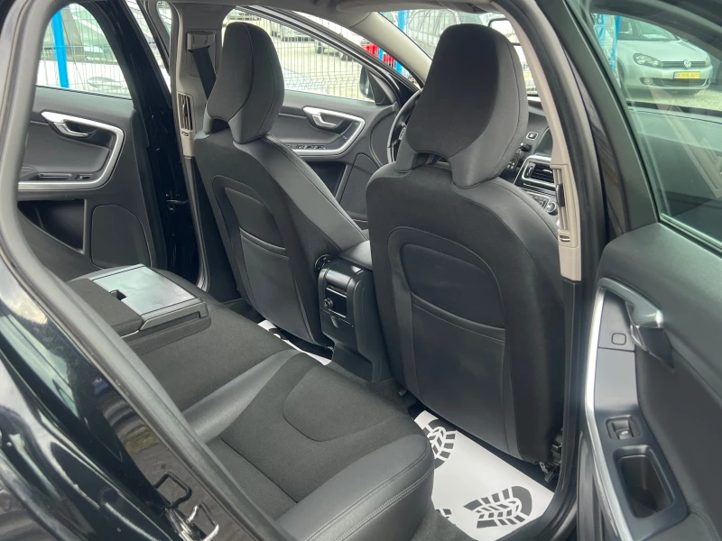 Volvo V60 ЛИЗИНГ-АВТОМАТ-КОЖА-КЛИМА-ТОП, снимка 10 - Автомобили и джипове - 51869672