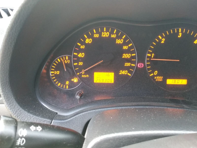 Toyota Avensis T25, снимка 6 - Автомобили и джипове - 53262806