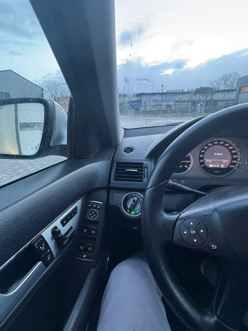 Mercedes-Benz C 220, снимка 11 - Автомобили и джипове - 53487436