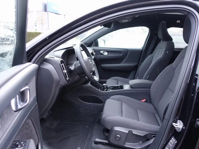 Volvo C40 AWD Recharge Twin Motor Plus, снимка 8 - Автомобили и джипове - 53537676