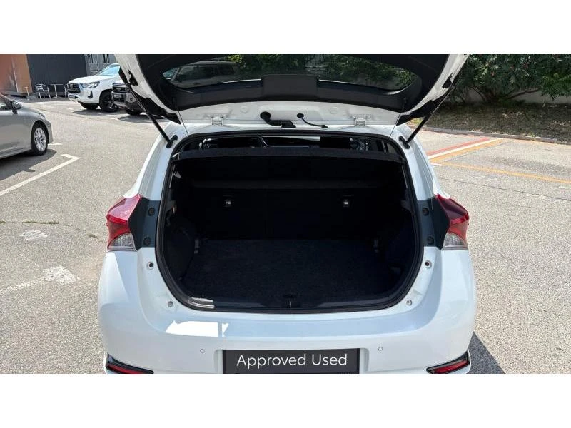 Toyota Auris HB 1.8HSD LUNA, снимка 10 - Автомобили и джипове - 55204258