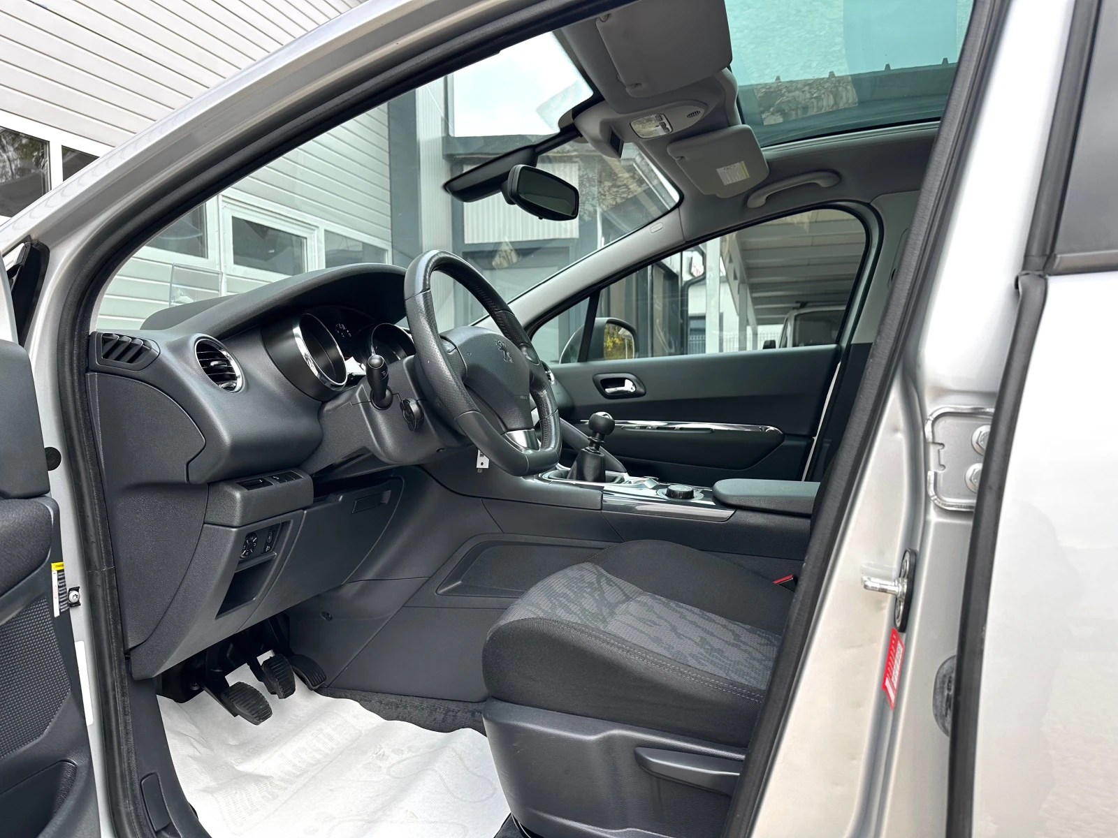 Peugeot 3008 2.0HDI 150кс ПАНОРАМА НАВИГОЦИЯ ТОП СЪСТОЯНИЕ - изображение 9