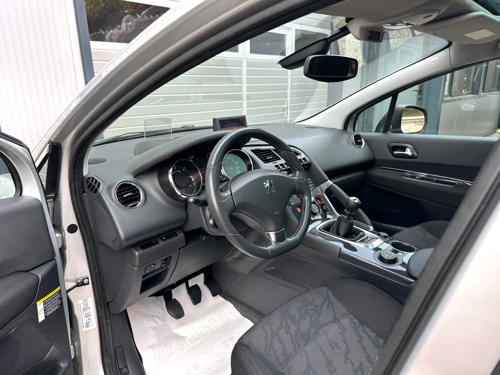 Peugeot 3008 2.0HDI 150кс ПАНОРАМА НАВИГОЦИЯ ТОП СЪСТОЯНИЕ - изображение 10