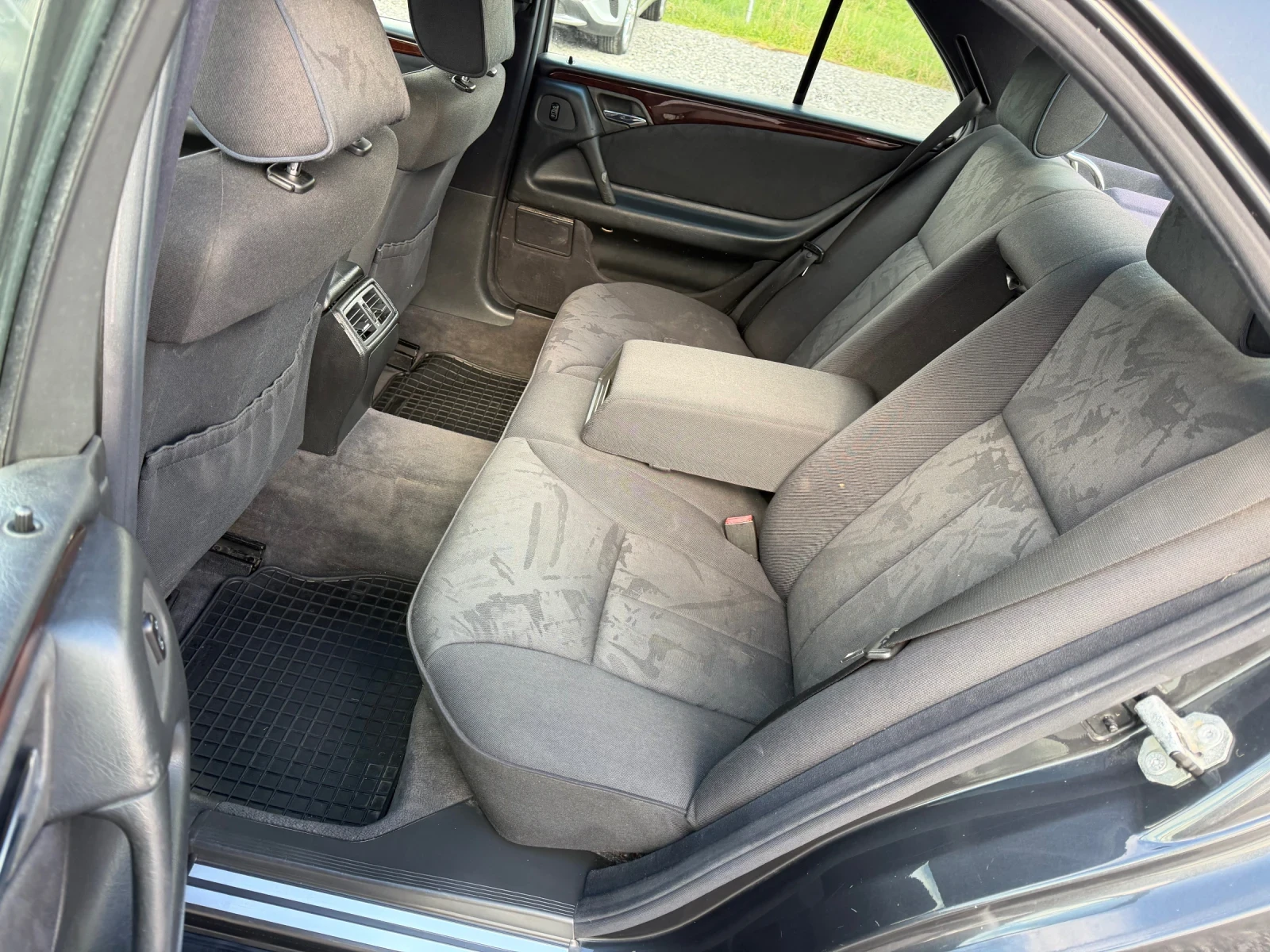 Mercedes-Benz E 250 2.5 Дизел, Внос Италия, Уникално запазен, РеалниКм, снимка 13 - Автомобили и джипове - 54082879