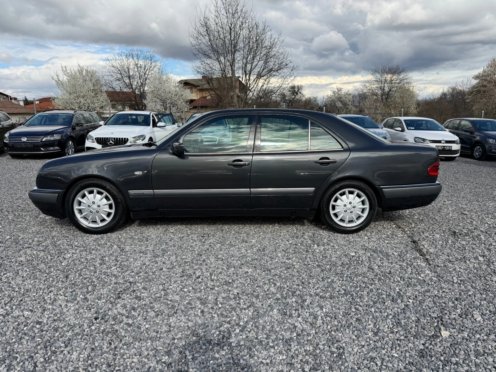 Mercedes-Benz E 250 2.5 Дизел, Внос Италия, Уникално запазен, РеалниКм, снимка 4 - Автомобили и джипове - 54082879