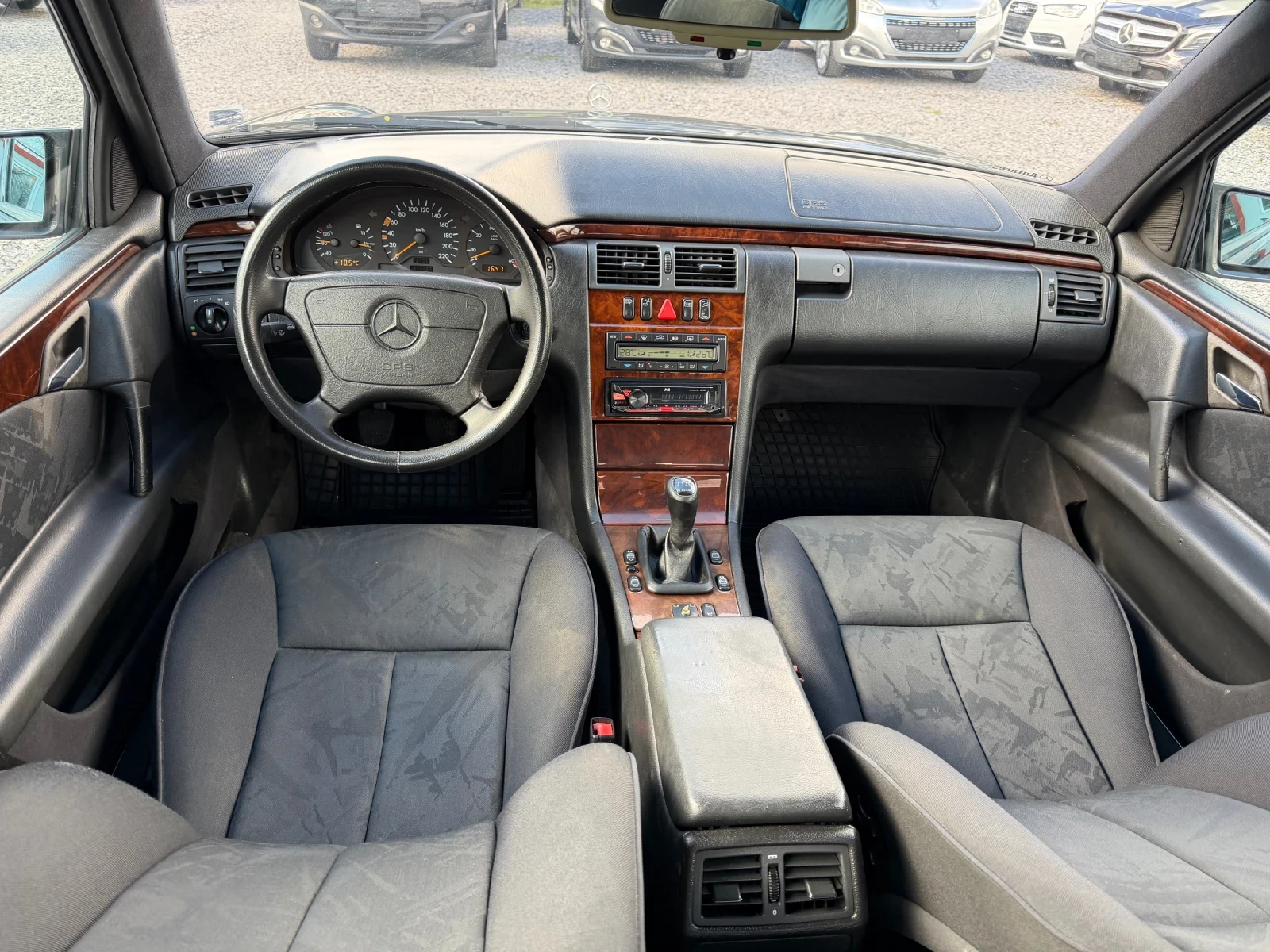 Mercedes-Benz E 250 2.5 Дизел, Внос Италия, Уникално запазен, РеалниКм, снимка 11 - Автомобили и джипове - 54082879