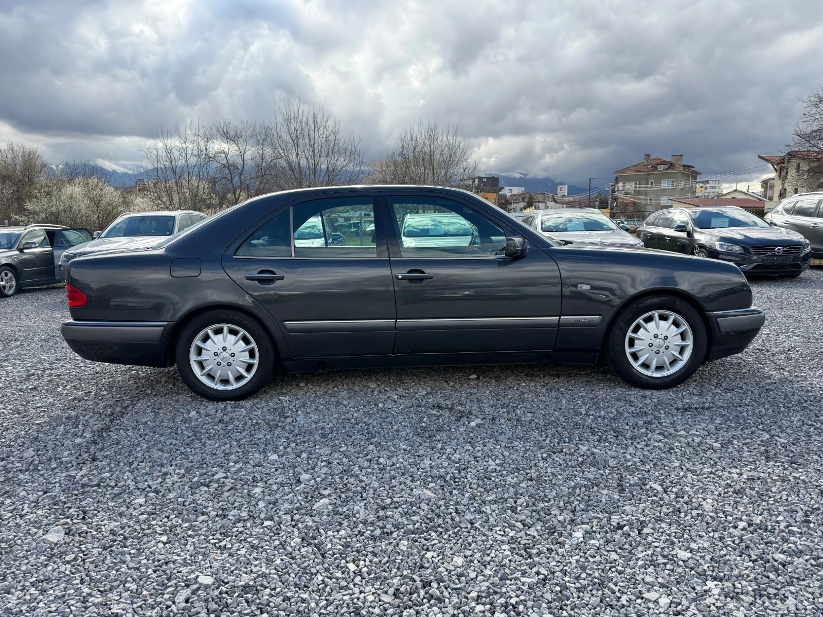 Mercedes-Benz E 250 2.5 Дизел, Внос Италия, Уникално запазен, РеалниКм, снимка 5 - Автомобили и джипове - 54082879