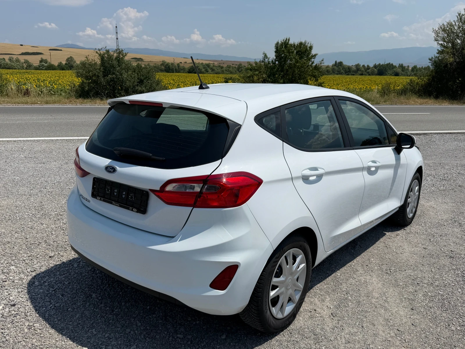 Ford Fiesta 1.1i EURO 6.2 SERVICE BOOK TUV COC, снимка 6 - Автомобили и джипове - 55339335