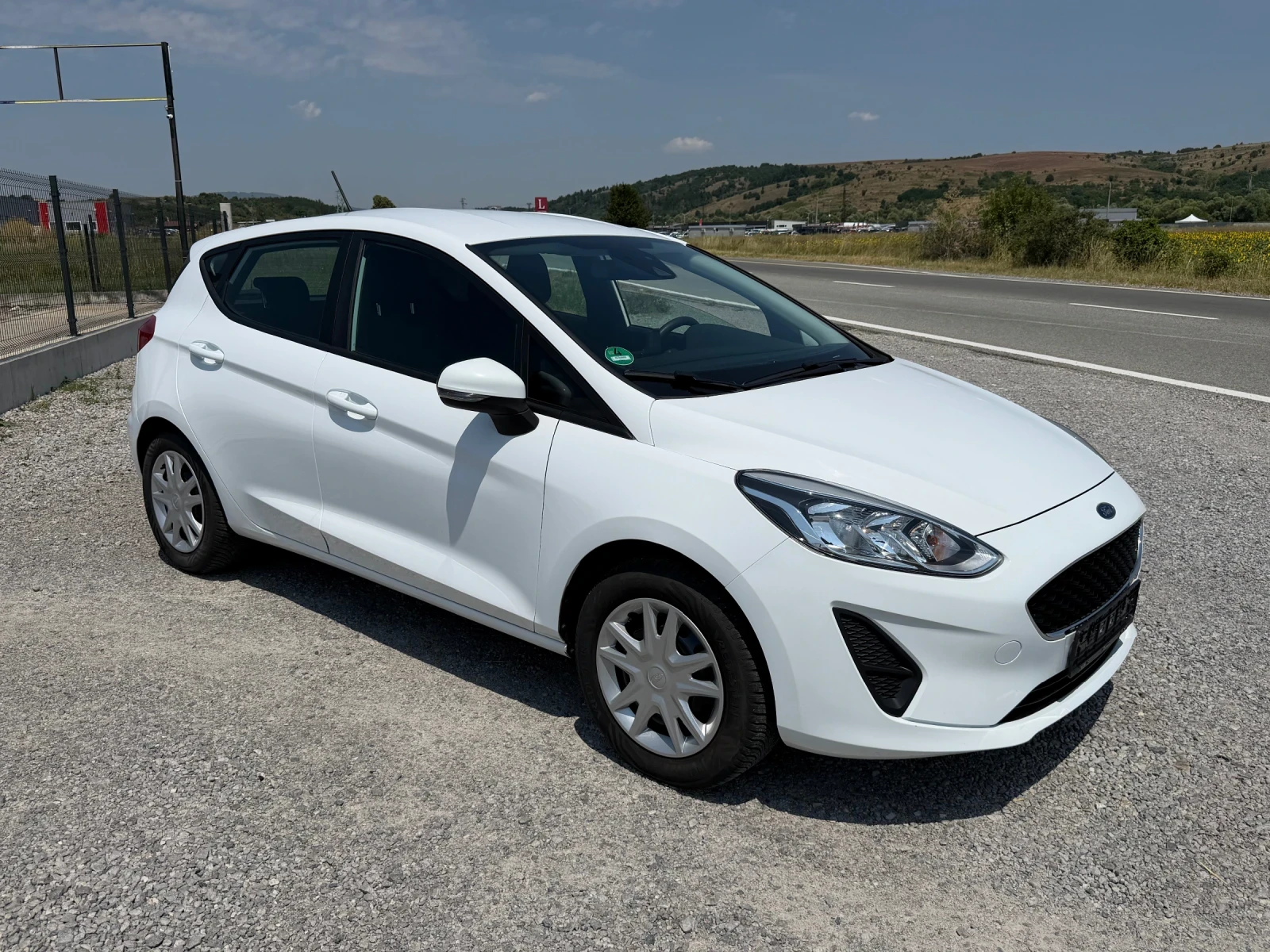 Ford Fiesta 1.1i EURO 6.2 SERVICE BOOK TUV COC, снимка 4 - Автомобили и джипове - 55339335