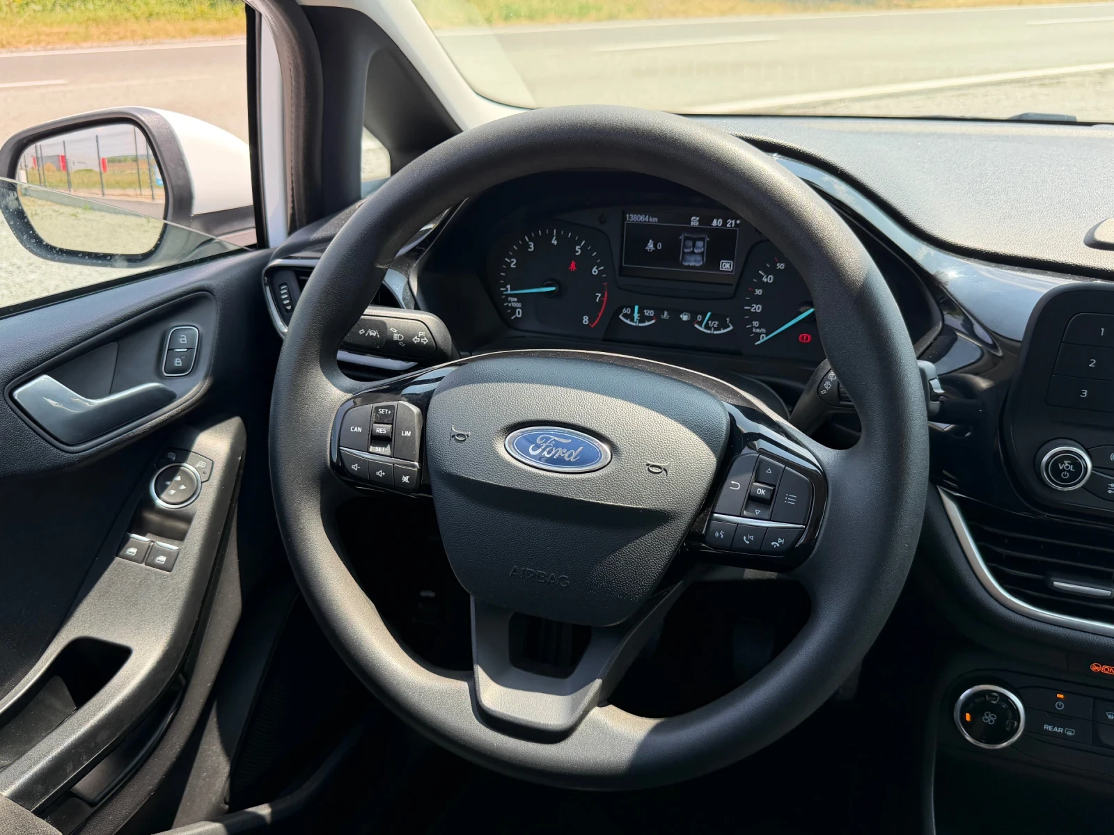 Ford Fiesta 1.1i EURO 6.2 SERVICE BOOK TUV COC, снимка 12 - Автомобили и джипове - 55339335
