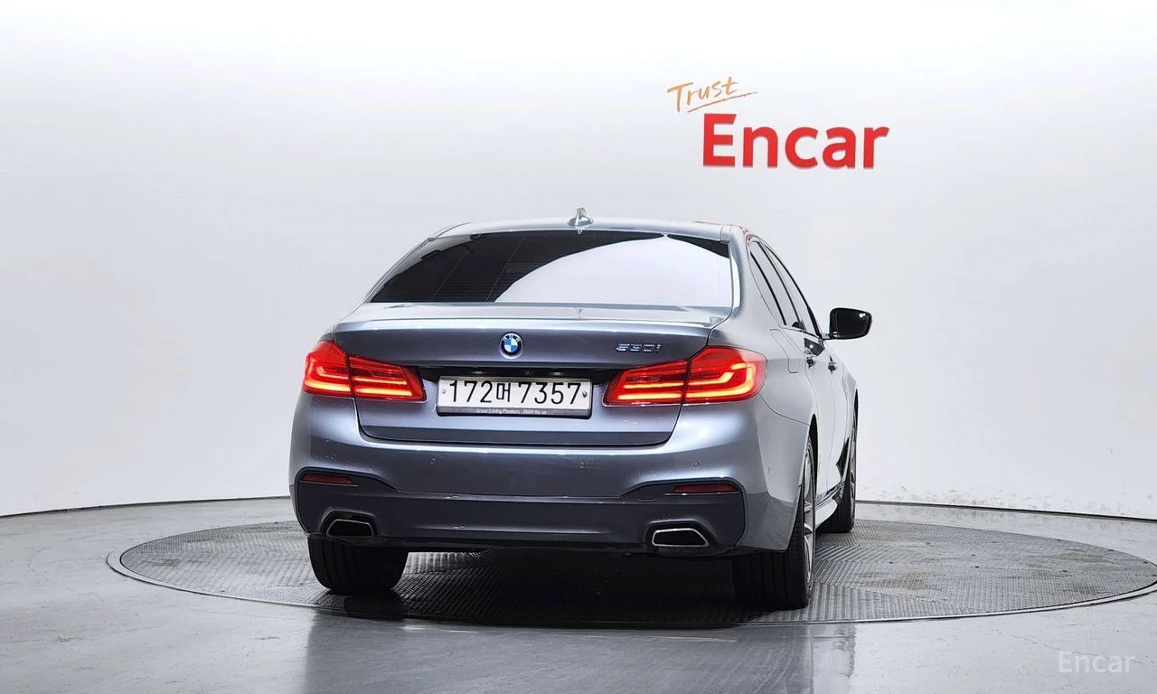 BMW 530 M* SPORT* ДИСТРОНИК* ХЕДЪП* LANE* ASSIST* , снимка 4 - Автомобили и джипове - 55484403