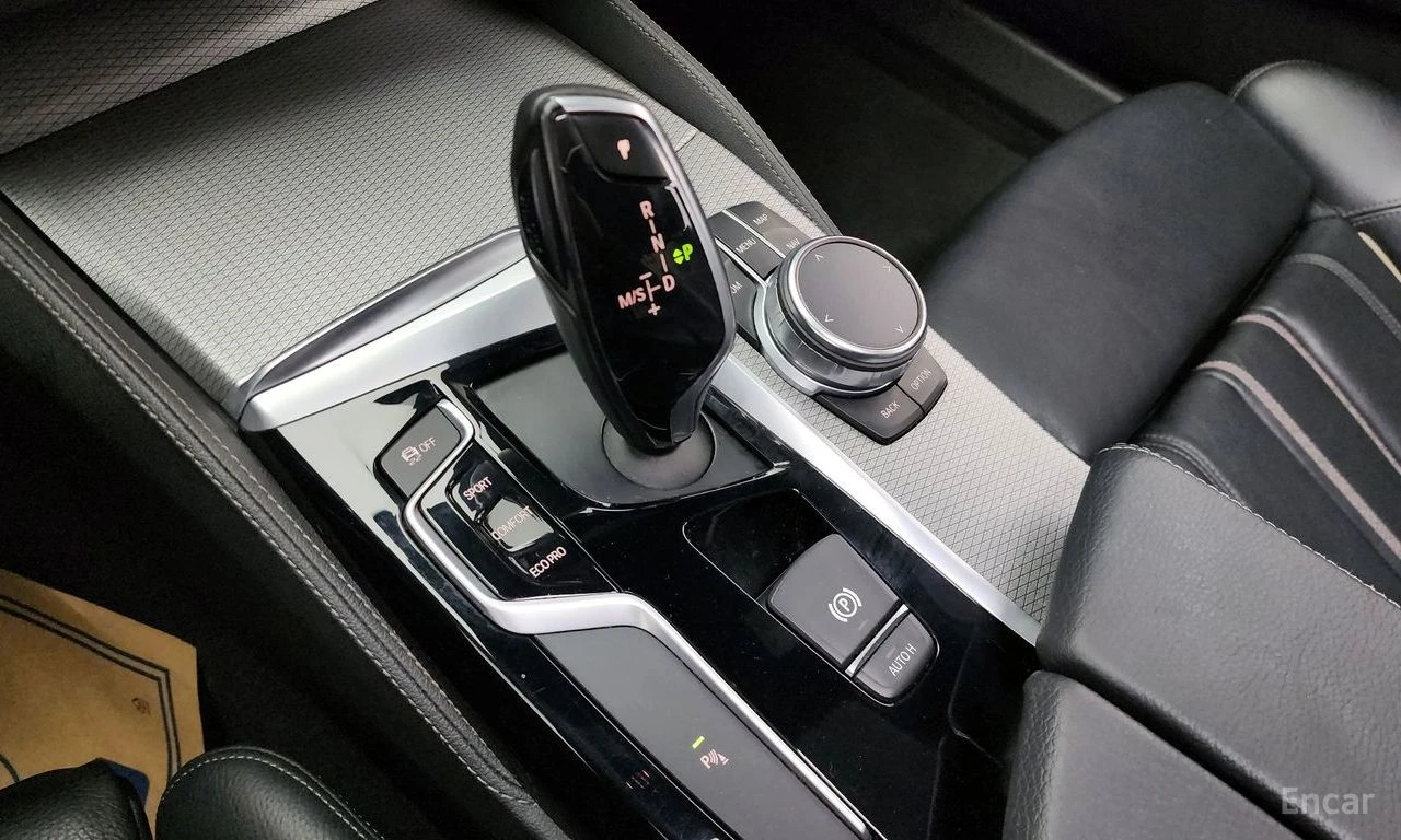 BMW 530 M* SPORT* ДИСТРОНИК* ХЕДЪП* LANE* ASSIST* , снимка 10 - Автомобили и джипове - 55484403