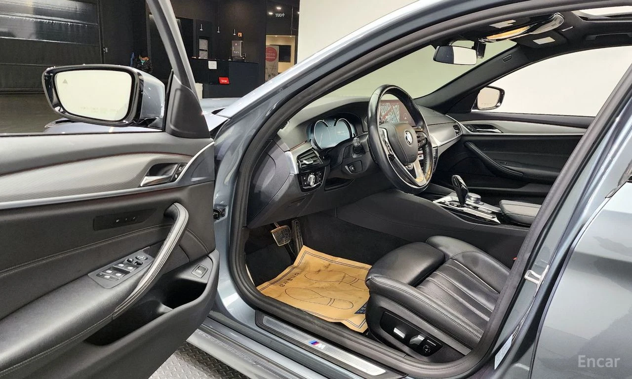 BMW 530 M* SPORT* ДИСТРОНИК* ХЕДЪП* LANE* ASSIST* , снимка 5 - Автомобили и джипове - 55484403
