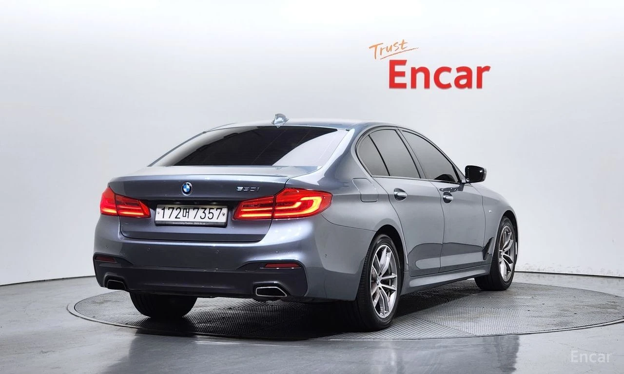 BMW 530 M* SPORT* ДИСТРОНИК* ХЕДЪП* LANE* ASSIST* , снимка 2 - Автомобили и джипове - 55484403