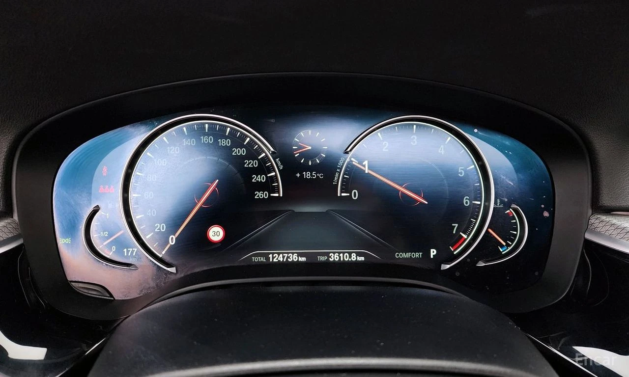 BMW 530 M* SPORT* ДИСТРОНИК* ХЕДЪП* LANE* ASSIST* , снимка 12 - Автомобили и джипове - 55484403