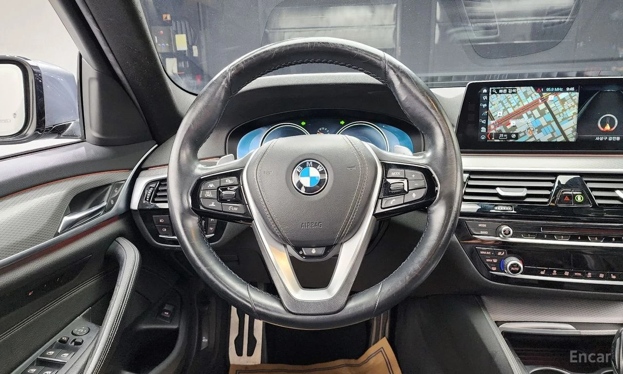 BMW 530 M* SPORT* ДИСТРОНИК* ХЕДЪП* LANE* ASSIST* , снимка 7 - Автомобили и джипове - 55484403
