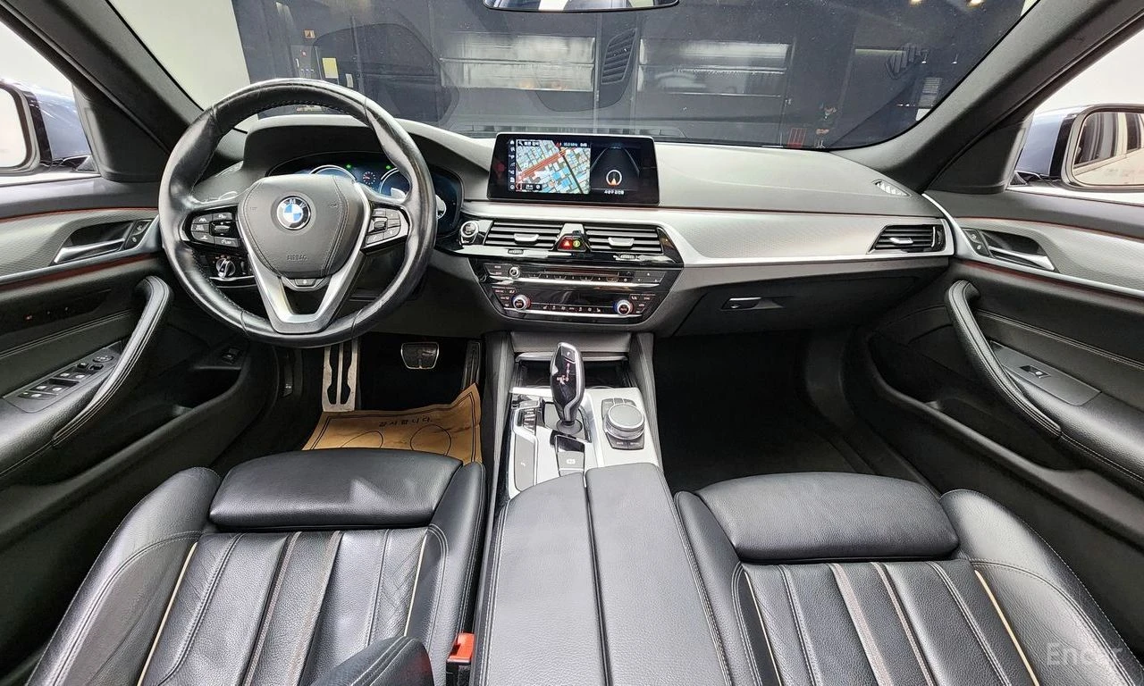 BMW 530 M* SPORT* ДИСТРОНИК* ХЕДЪП* LANE* ASSIST* , снимка 6 - Автомобили и джипове - 55484403