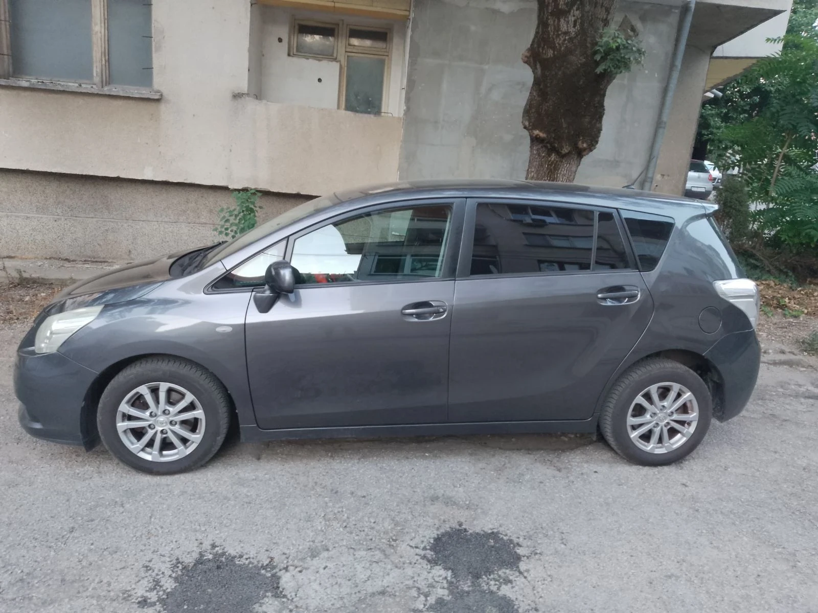 Toyota Verso Миниван , снимка 2 - Автомобили и джипове - 55590486